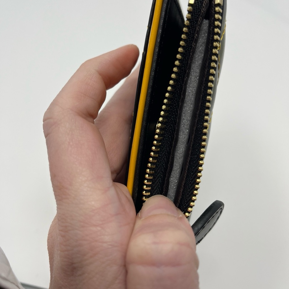 Miniso x Harry Potter Hufflepuff Black and Yellow Quilted Wallet - Picture 7 of 9